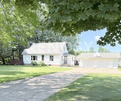 320 Linden Ave W in Winsted, MN - Building Photo