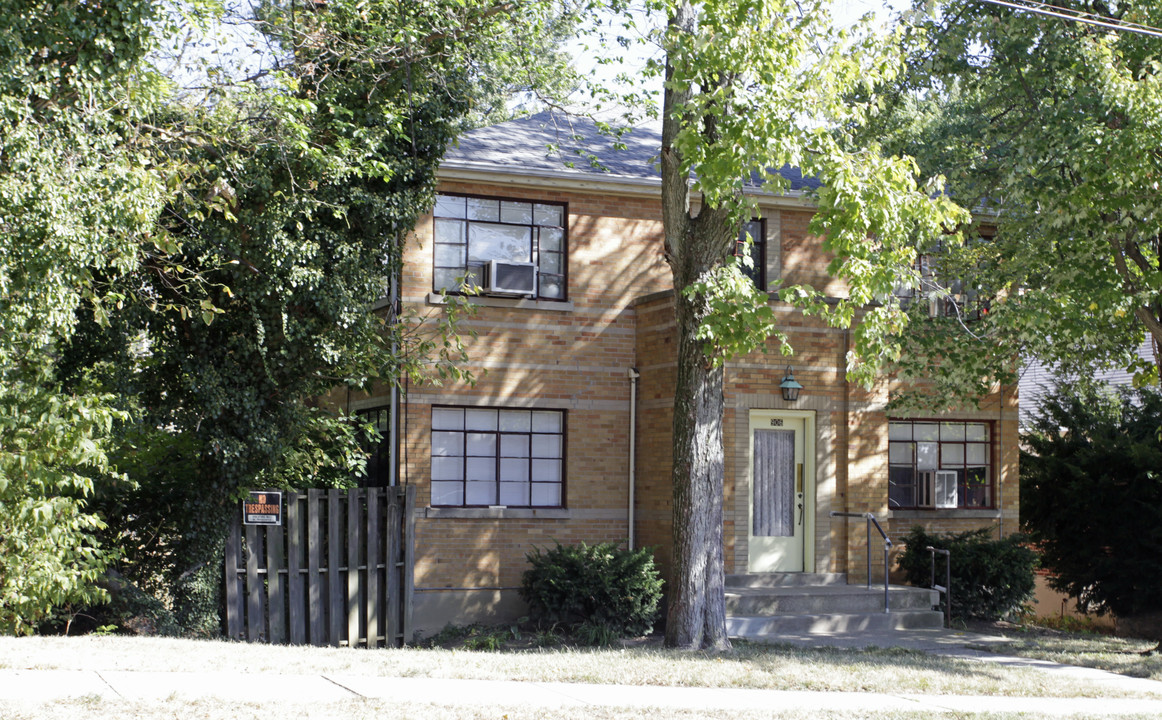 906 Seton Ave in Cincinnati, OH - Foto de edificio