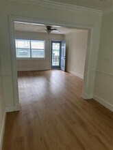 1242 NE 110th St in Miami, FL - Foto de edificio - Building Photo