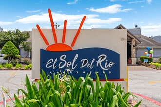 El Sol Del Rio in Houston, TX - Building Photo - Building Photo