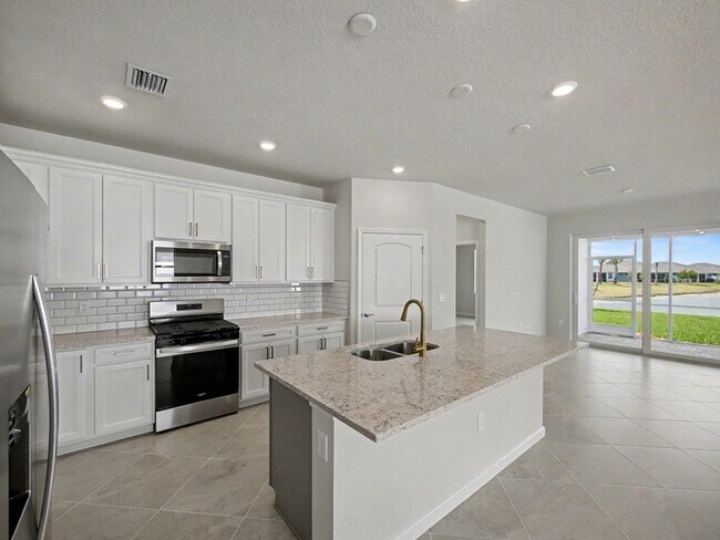 14172 SW Incarnadine Ln in Indiantown, FL - Building Photo - Building Photo