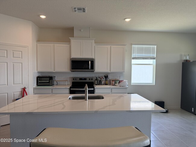 1566 Criswell Ln SE in Palm Bay, FL - Building Photo - Building Photo