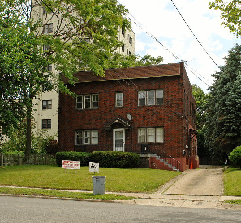 847 5th Ave in Youngstown, OH - Building Photo