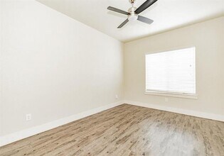 3221 Elihu St in Dallas, TX - Foto de edificio - Building Photo