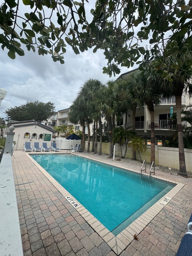 1967 S Ocean Blvd in Pompano Beach, FL - Foto de edificio - Building Photo