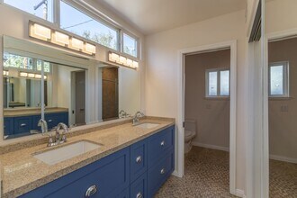 1224 Fernside Dr in La Cañada Flintridge, CA - Foto de edificio - Building Photo