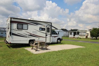 Glen Haven MH & RV Resort in Zephyrhills, FL - Foto de edificio - Building Photo
