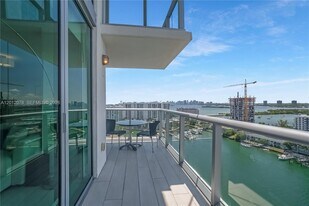 7928 East Dr in North Bay Village, FL - Building Photo