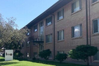 Park 16 Apartments in Aurora, CO - Building Photo - Building Photo