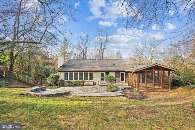 6154 Beachway Dr in Falls Church, VA - Building Photo - Building Photo