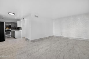 2925 N 38th St in Phoenix, AZ - Building Photo