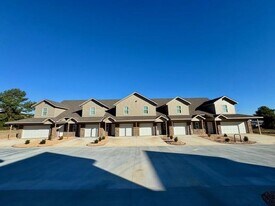 2801 W Mockingbird Ln in Rogers, AR - Building Photo
