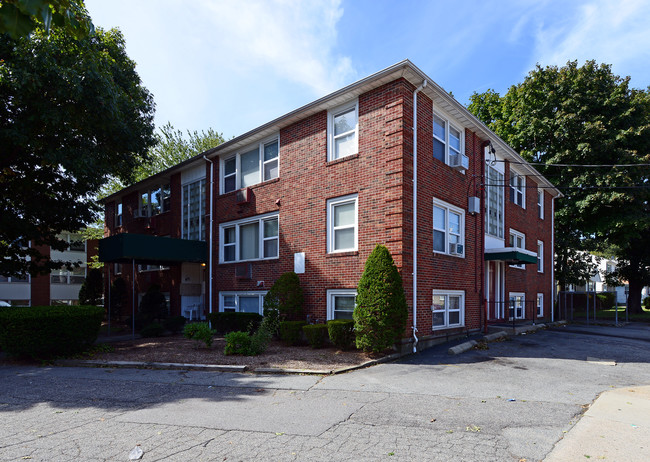 Seneca Place Apartments in Pawtucket, RI - Foto de edificio - Building Photo