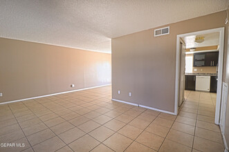 233 Maricopa Dr in El Paso, TX - Building Photo - Building Photo