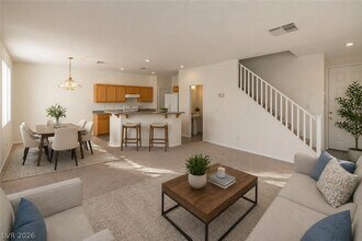 191 Duck Hollow Ave in Las Vegas, NV - Building Photo - Building Photo