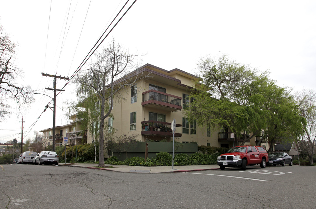 555 Jean St in Oakland, CA - Building Photo