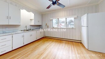 5 Grove St, Unit 2 in Waterville, ME - Building Photo