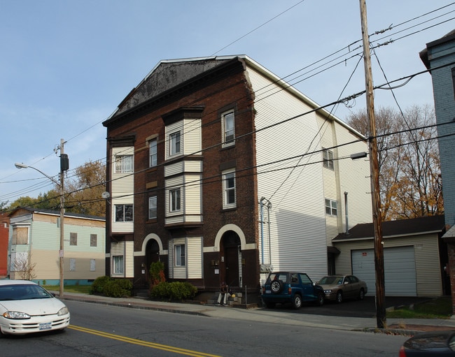 3132-3134 Sixth Ave in Troy, NY - Foto de edificio - Building Photo