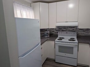 100 E Kentucky Ave in DeLand, FL - Foto de edificio - Building Photo