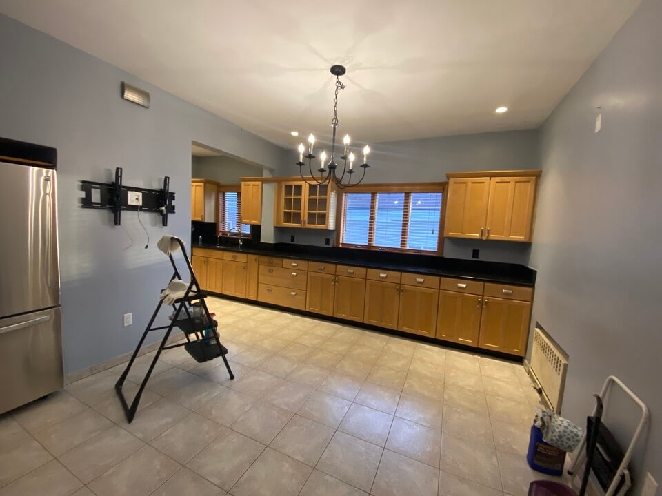 64 Glenwood Rd, Unit 2 in Somerville, MA - Building Photo