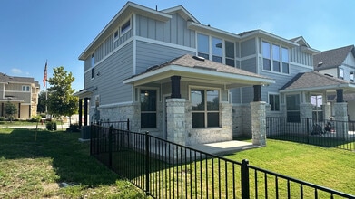 Room in Townhome on Cowbird Path in Pflugerville, TX - Building Photo - Building Photo