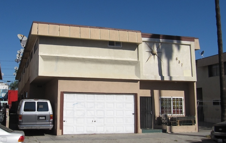 837 W 165th Pl in Gardena, CA - Building Photo