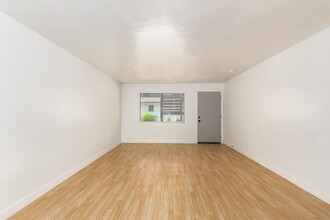 1231 E Thomas Rd in Phoenix, AZ - Foto de edificio - Building Photo