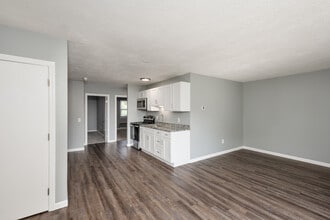 Masthead Apartments in Warwick, RI - Building Photo - Interior Photo