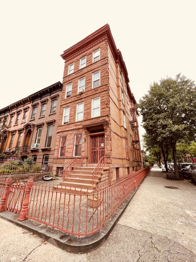 391 Lewis Avenue in Brooklyn, NY - Building Photo - Building Photo