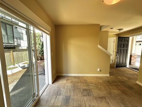 425 Federal Ave E in Seattle, WA - Building Photo - Building Photo