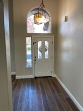 6102 Canyon Rim Dr in Rocklin, CA - Foto de edificio - Building Photo