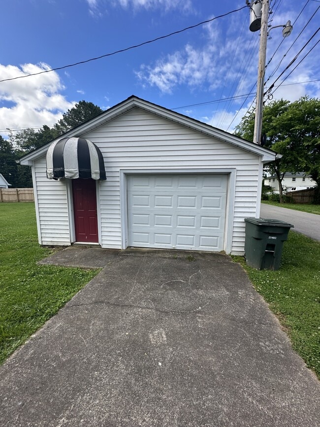 301 Gibson St in Portland, TN - Building Photo - Building Photo