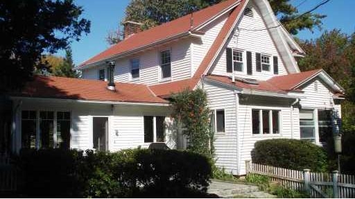 3 Burlake Rd in Quaker Hill, CT - Building Photo