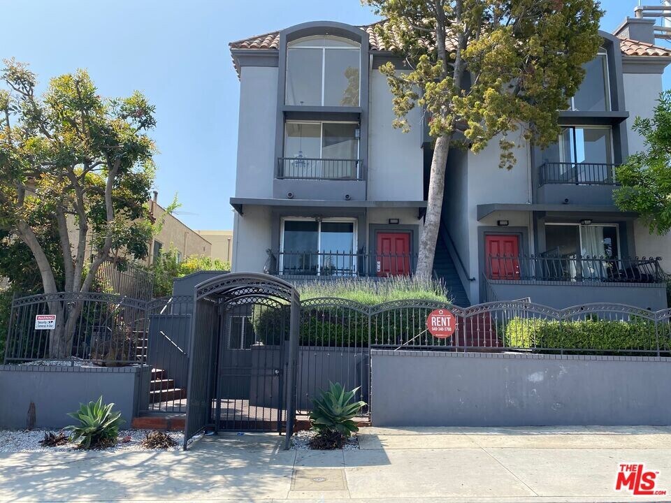 1529 S Bundy Dr in Los Angeles, CA - Building Photo