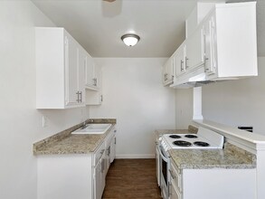 16229 Woodruff Ave in Bellflower, CA - Building Photo - Building Photo