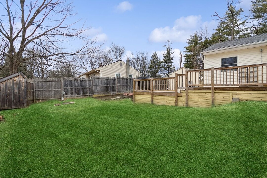 98 Widmer Rd in Wappingers Falls, NY - Building Photo