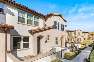 1073 Delpy View Pt in Vista, CA - Building Photo - Building Photo