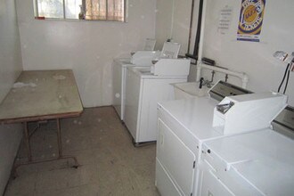 7010 Lanewood Ave-Unit -305 in Los Angeles, CA - Building Photo - Building Photo