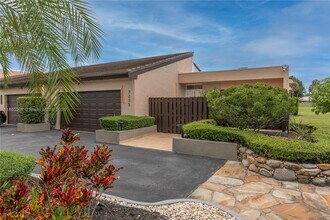 7225 Coldstream Dr in Hialeah, FL - Building Photo - Building Photo