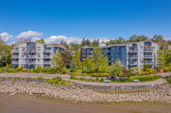 Pilot House At Tugboat Landing in Vancouver, BC - Building Photo - Building Photo