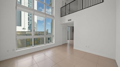 300 S Biscayne Blvd, Unit L-832 in Miami, FL - Building Photo - Building Photo