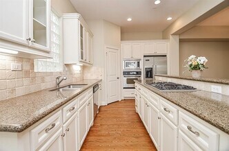 222 Knox St in Houston, TX - Foto de edificio - Building Photo