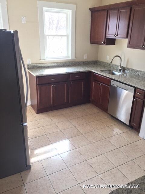 139 E Cottage St, Unit 2 in Boston, MA - Building Photo - Building Photo