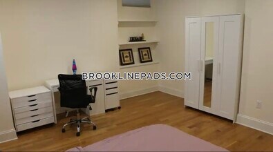 40 Naples Rd in Brookline, MA - Building Photo - Building Photo