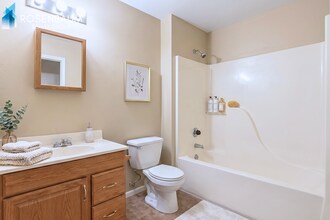 Charming and cozy 2-bedrooms, 2-baths apartment nestled in the heart of Prescott Valley! in Prescott Valley, AZ - Foto de edificio - Building Photo