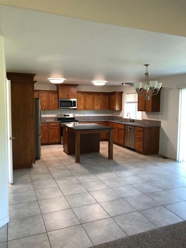 321 Plat M Rd in Sutherlin, OR - Building Photo - Building Photo