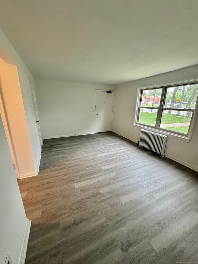 1078 E Main St in Stamford, CT - Building Photo - Building Photo