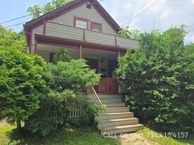 110 E Summit St in Ann Arbor, MI - Building Photo