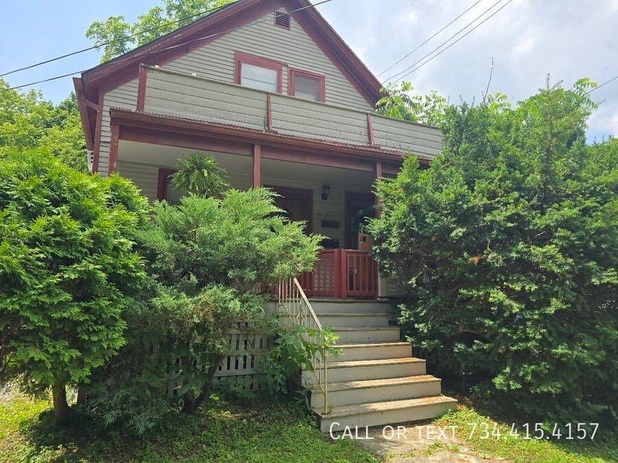 110 E Summit St in Ann Arbor, MI - Building Photo