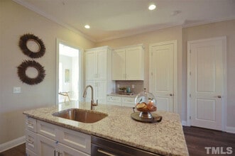 Room in Townhome on Philip's Square in Chapel Hill, NC - Building Photo - Building Photo